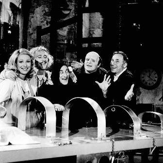 Teri-Garr-Gene-Wilder-Marty-Feldman-Peter-Boyle-and-Mel-Brooks-on-the-set-of-Young-Frankenstein - copia