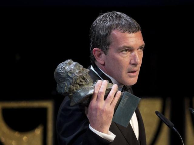 antonio-banderas-premios-goya-2020-malaga-k6bC-U901341678538MoH-644x483@MujerHoy